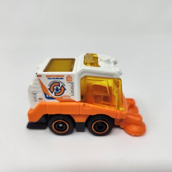 Matchbox City Sweeper Model Orange/White/Black Diecast Toy Vehicle MB1189 2018 - Picture 1 of 7